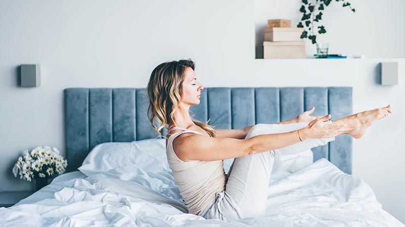 7 Best Morning Stretches You Can Do Right From Your Bed