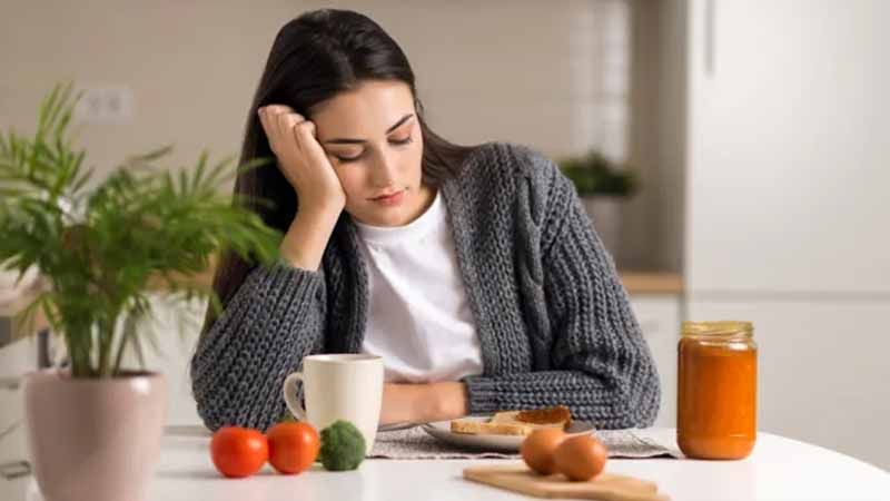 Food Coma: Do You Feel Sleepy After Eating? - The Wellness Corner