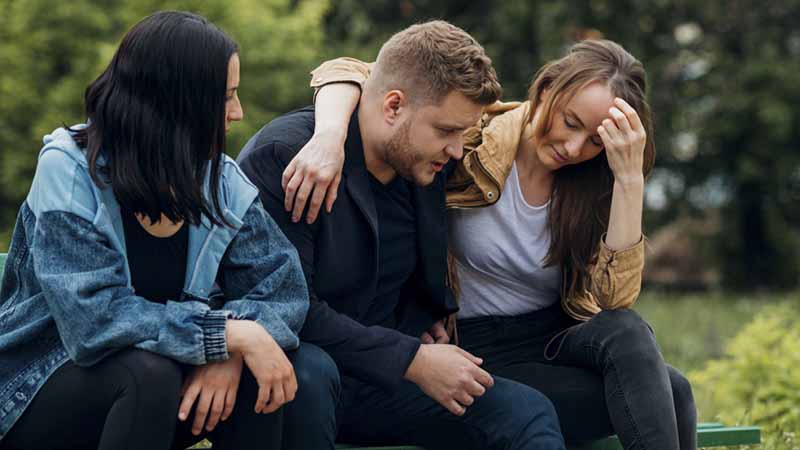 Third-wheeling: How to Cope With Being the Single Friend