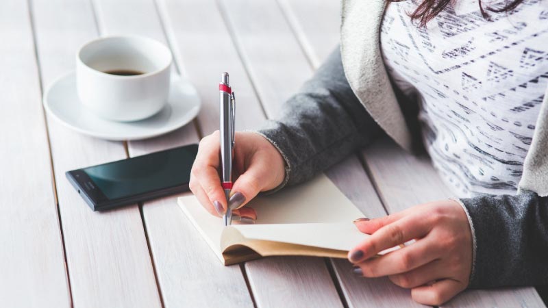 Journaling Routine At Work: How To Start, End, & Fill The Gaps In Between?