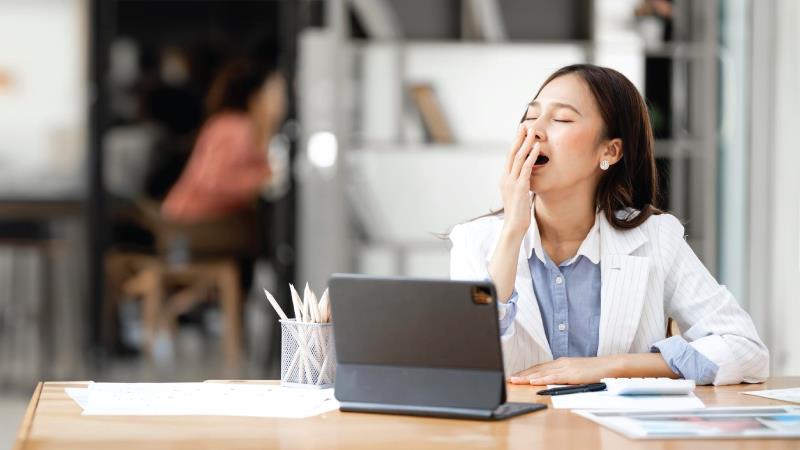 Why We Feel Sleepy After Lunch & How To Beat It Without More Coffee?