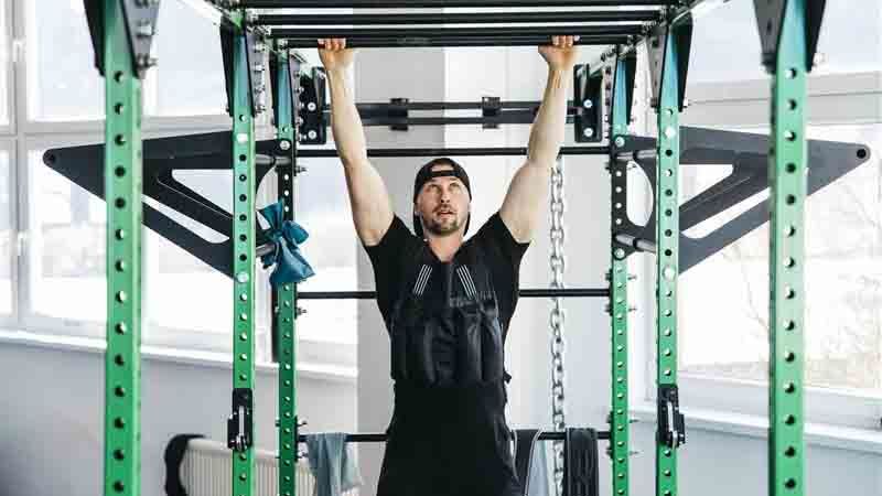 The Most Powerful Fitness Move You’re Probably Not Doing: Hanging