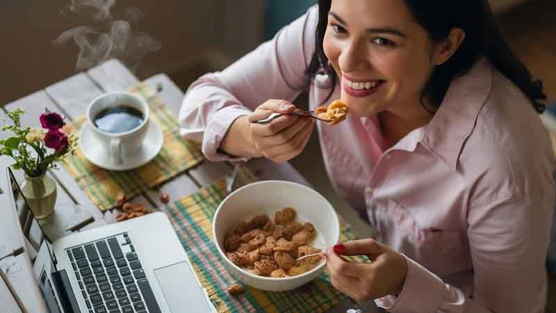 6 High Protein Snacks To Keep In The Office For Your 4 PM Hunger