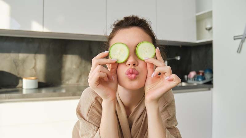 9 Foods That Help Reduce Dark Circles And Brighten Under-Eye Skin